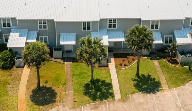 "Three Steps to the Beach" | Beachfront | Steps To The Beach | Includes 2 Bikes in PANAMA CITY BEACH