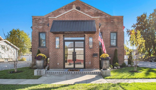 Timeless Architecture. 6 bedrooms, 8 bathrooms! Sleeps 16! Heart of Three Oaks! in Three Oaks