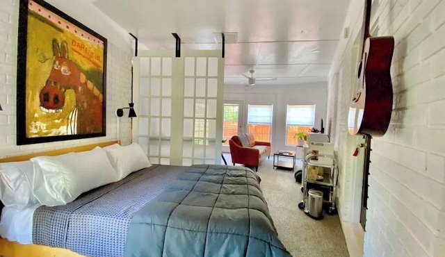 Toadhaus - Modern Studio Suite in Athens GA Residential UGA safe private patio in Athens