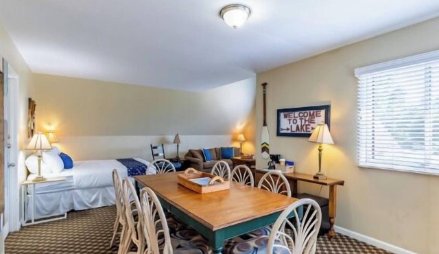 Top Floor Chalet that sleeps large groups in Whitehall