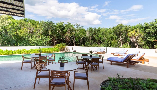 Top Floor Jungle Apartment Pool Rooftop BBQ 402A in Akumal