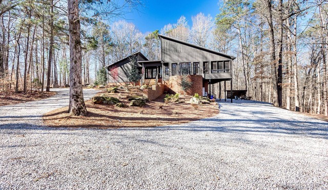 Tranquil, Peaceful Riverhouse in Monroe GA; Close to Athens! in Monroe