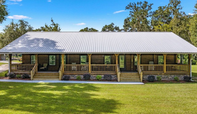 Tranquil Suite w/Porch < 2 Mi to Cedar Lakes! in Williston