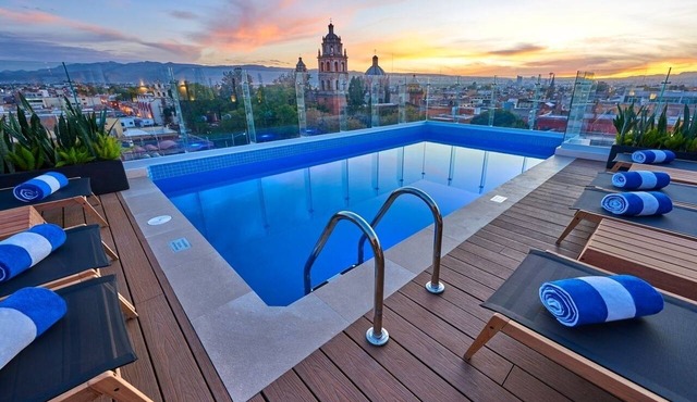 Trendy & Comfy Room in Historic Center | Explore San Luis Like a Local in San Luis Potosí