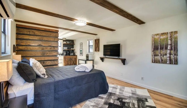 UNIQUE Cabin! Close to Downtown Siloam Springs in Gentry