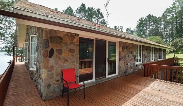 Unique Waterfront Cabin In Tomahawk - 5 bedrooms available in Tomahawk