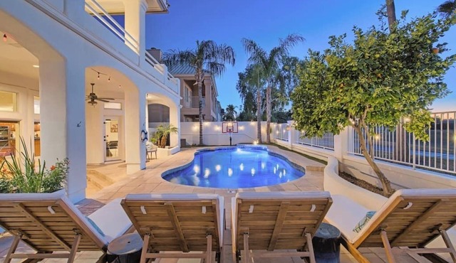 UPSCALE Arrowhead Retreat + Heated Pool & Golf Course Views! in Glendale