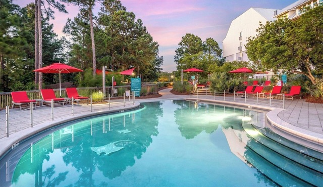 Upscale Studio w/Private Balcony & Kitchenette: 8 mi to Henderson Beach in Destin