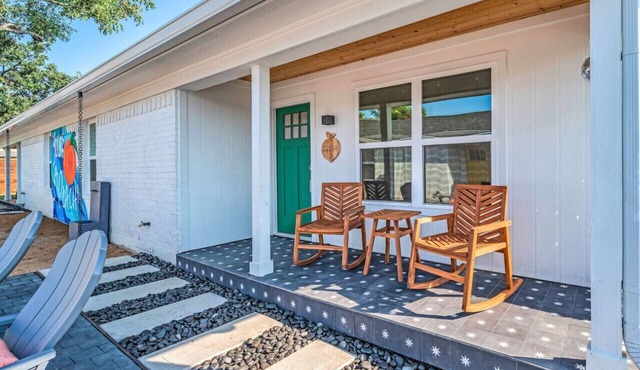 Uptown Peach ~Best 4 Baylor games/visits ~Sleeps 5 in Waco