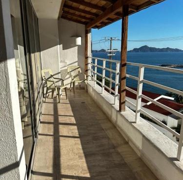V1 DELUXE in Manzanillo