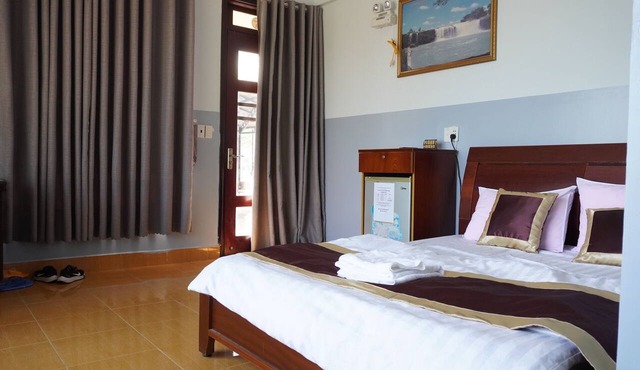 Van Long Elephants Hotel in Lak