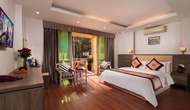 Van Mieu Hotel