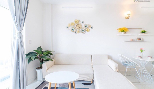 The apartment 3 bedrooms and 2 balconies with fully furniture located in central