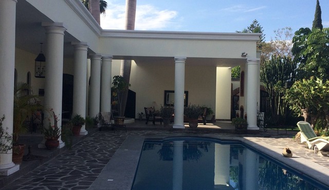 Walk to everything, incredible views and a large pool in Ajijic