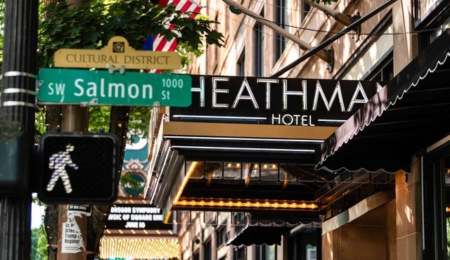 Walk to Schnitzer & Powell’s | Bike & Pet-friendly in Portland