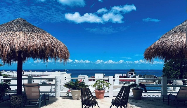 Walk to Waterfront! Luxury King Suite w/Rooftop Pool & Spa in Cozumel