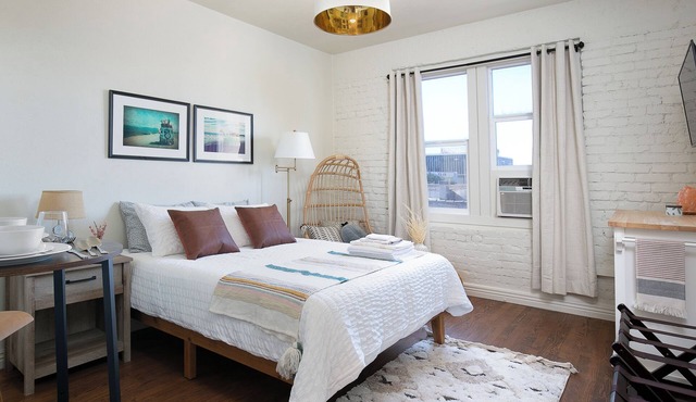 Warm & Cozy Escape Near DTLA in Los Angeles