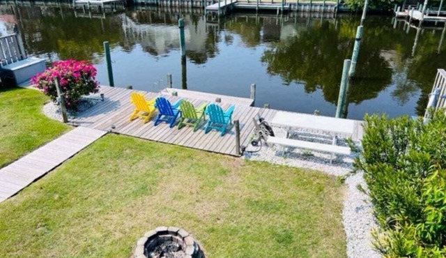 Waterfront! Hot Tub, Game Room, Kayaks, YMCA, Theater Room, Fire Pit, Dogs OK! in Kill Devil Hills