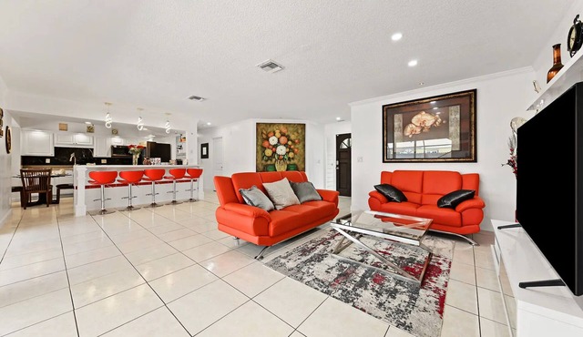 Waterfront Oasis, 5B, 4B, Jacuzzi, sleeps 12 in Atlantis