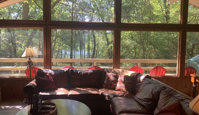 Waterfront - Winding Trail Lodge, Sleeps 6, Enjoy Amenities on Holly Lake Ranch in Holly Lake Ranch