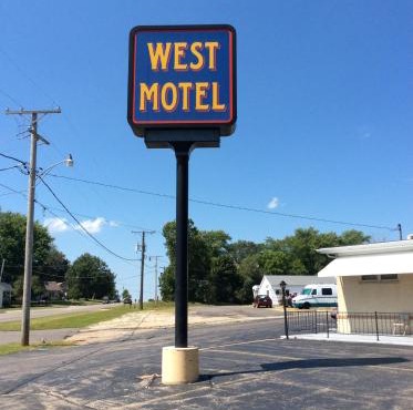 West Motel in Freeport
