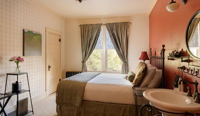 Western Charm Awaits | Cozy Room near Yellowstone w/Complimentary Breakfast in Cody