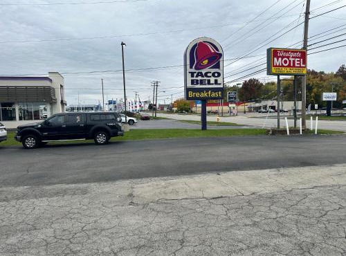 Westgate Manor Motel Austintown & Youngstown OHIO in Youngstown