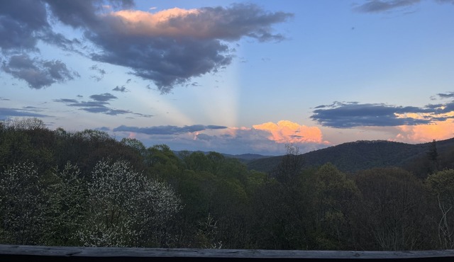 Wow Views! Right in the middle of everything! Otter Falls & Hawks Nest next door in Seven Devils