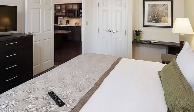 Your Home Away From Home! 2 Convenient Rooms w/Living Room Where You Can Relax in Southfield