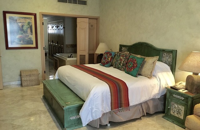 Better Than Perfect! - Luxury Condo On Medano Beach - Villa La Estancia in Cabo San Lucas