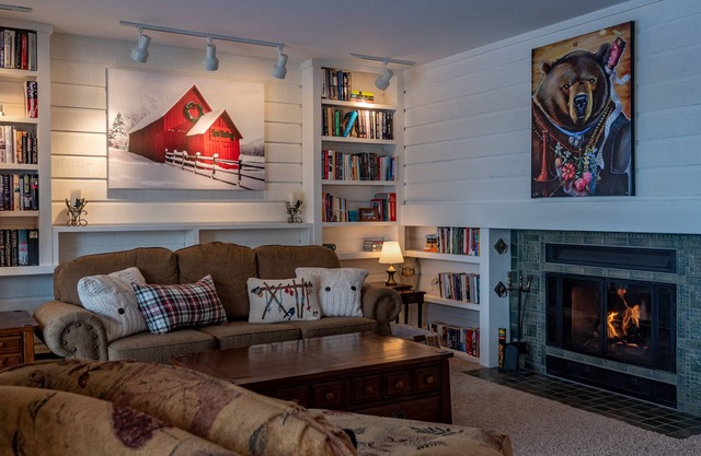 Bluff Condo 4014 - Elkhorn Amenities & Incredible Mountain Views in Sun Valley