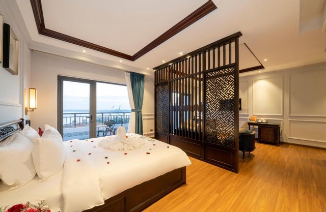 Eco Riverside Hotel 