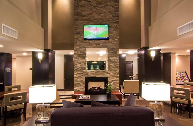 Equipped Studio with a Courtyard View + Free Breakfast | Just 4-Minutes from the Airport in Carlsbad