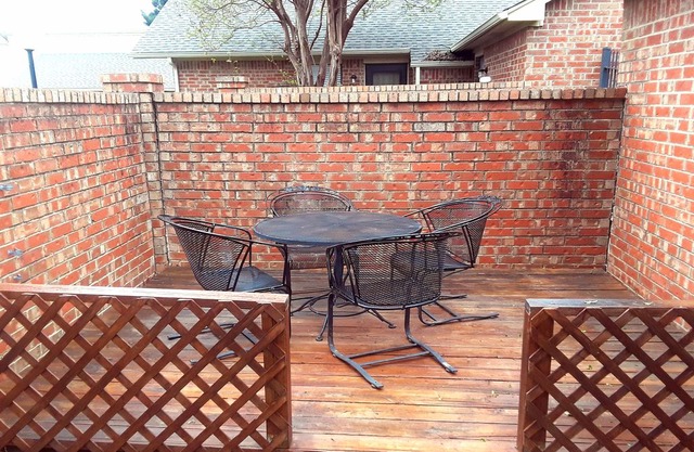 LUXURY CONDO 1,AT&T STADIUM, STEPS from AT&T, GLOBE LIFE BALLPARK in Arlington