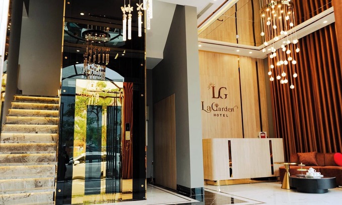 Van Don Hotel | La Garden Hotel Van Don by Bayluxury
