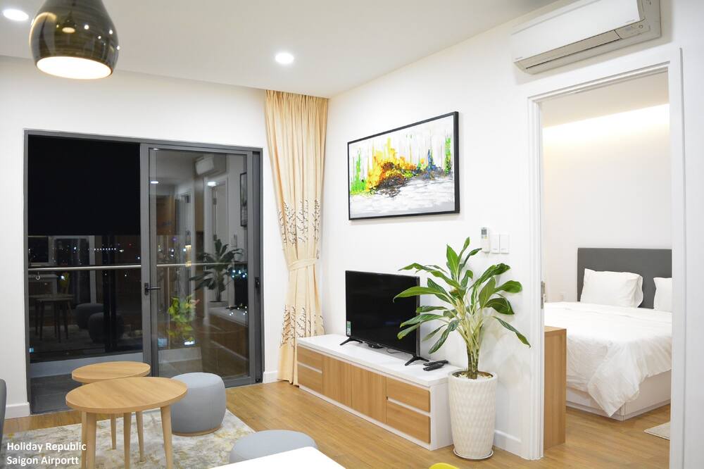 Tan Binh Hotel | Holiday Republic Saigon Airport