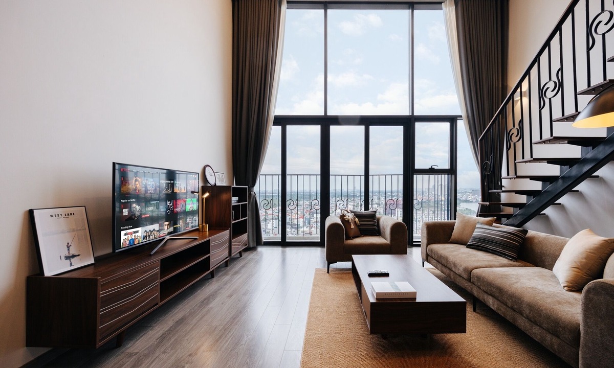 Tay Ho Hotel | HKMG Pent Studio West Leak