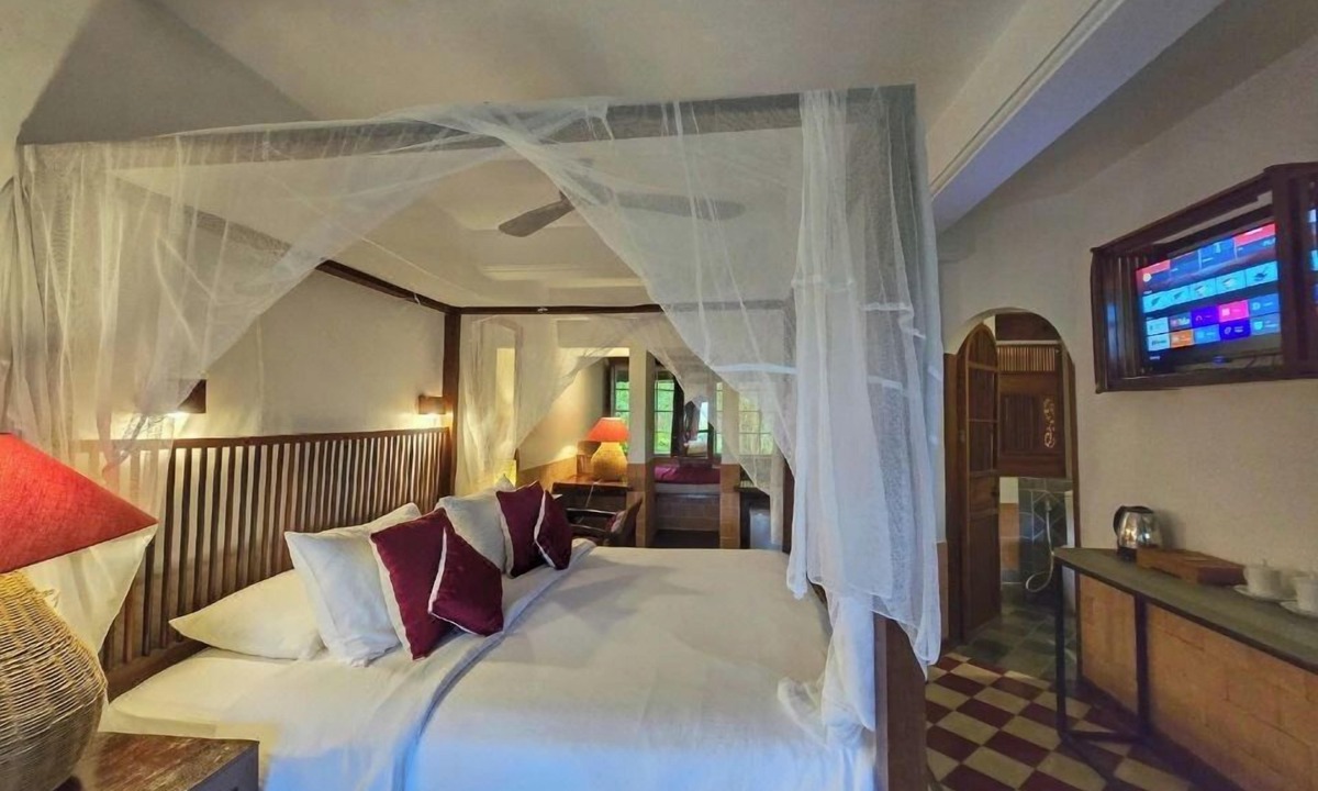Phu Vang Hotel | Villa Louise Hue Beach Boutique Hotel