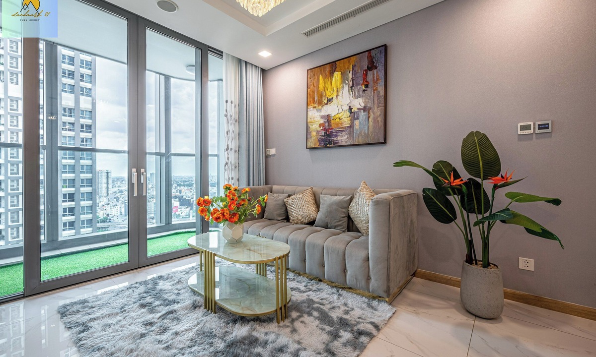 Hang Xanh Hotel | Landmark 81 Skyscraper