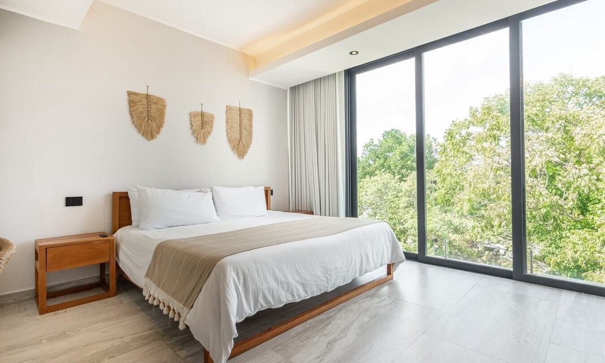 Tohoku Apartment | Luxury 2BD Condo 3 blk from 5th Ave W/PoolandParking