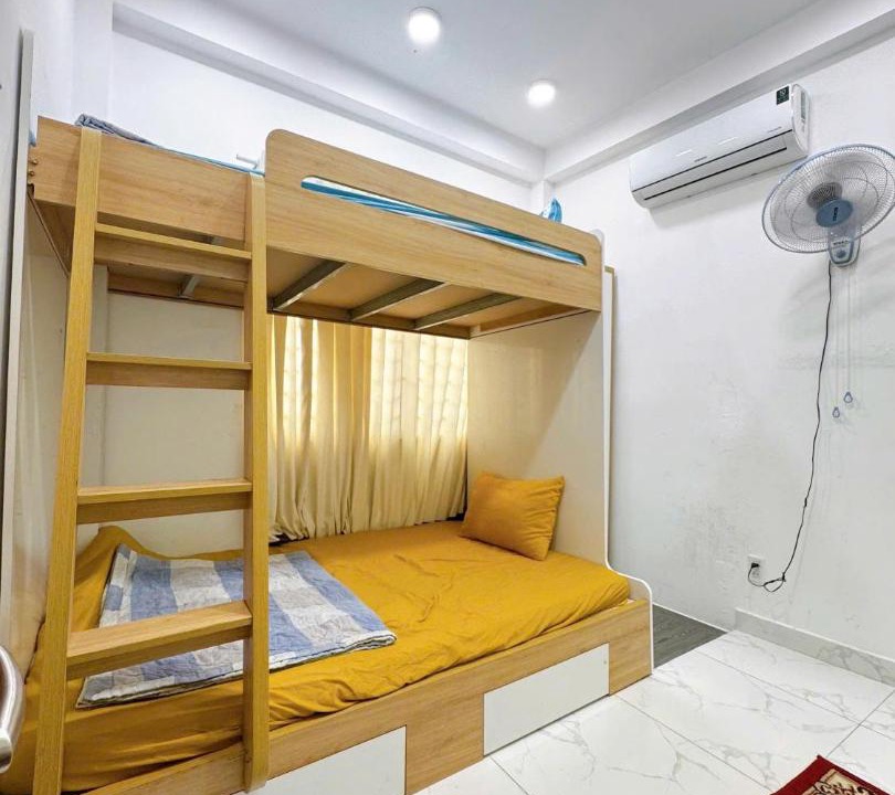 Downtown Ho Chi Minh City Hotel | The Hogwarts - Cozy house Nearly Bui Vien Walking Street