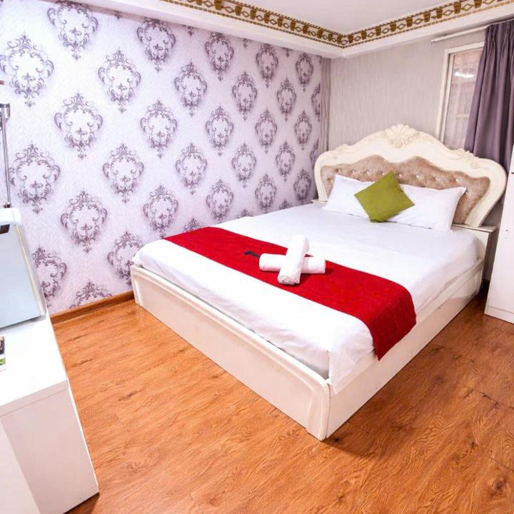 Downtown Ho Chi Minh City Hotel | Crowne Bui Vien Walking Street Hotel
