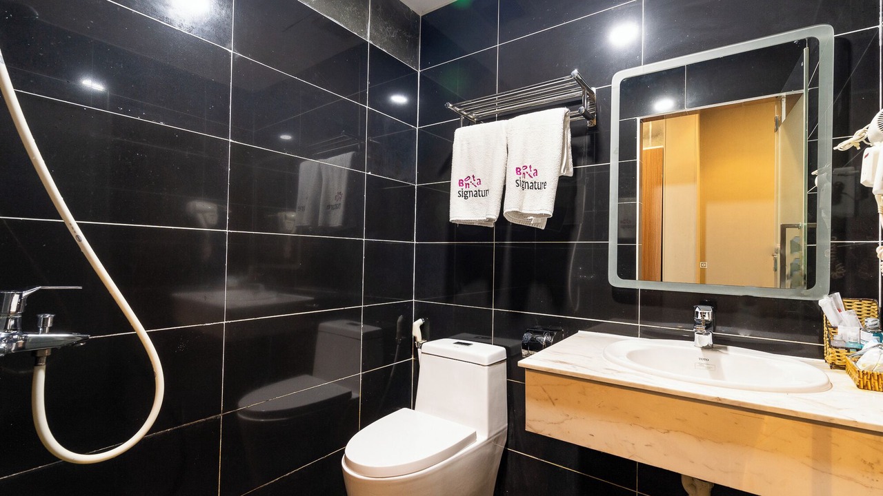 Photo of Bathroom in District 10