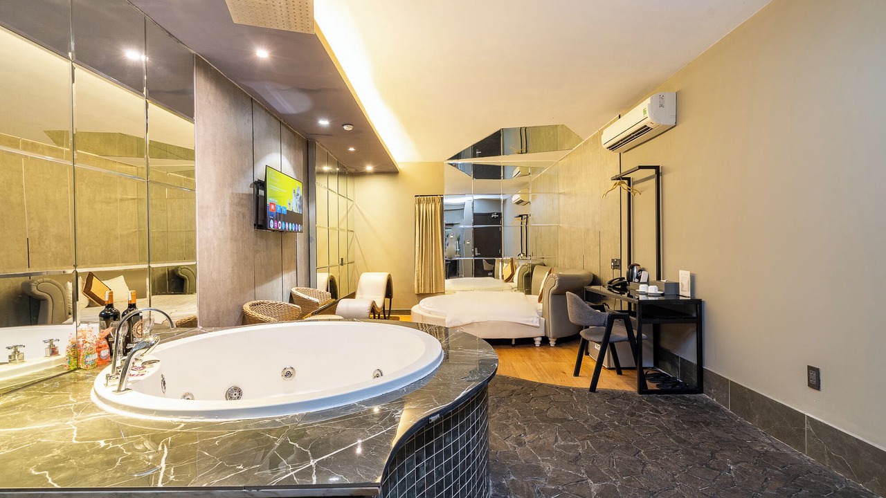 Photo of Bathroom in District 10