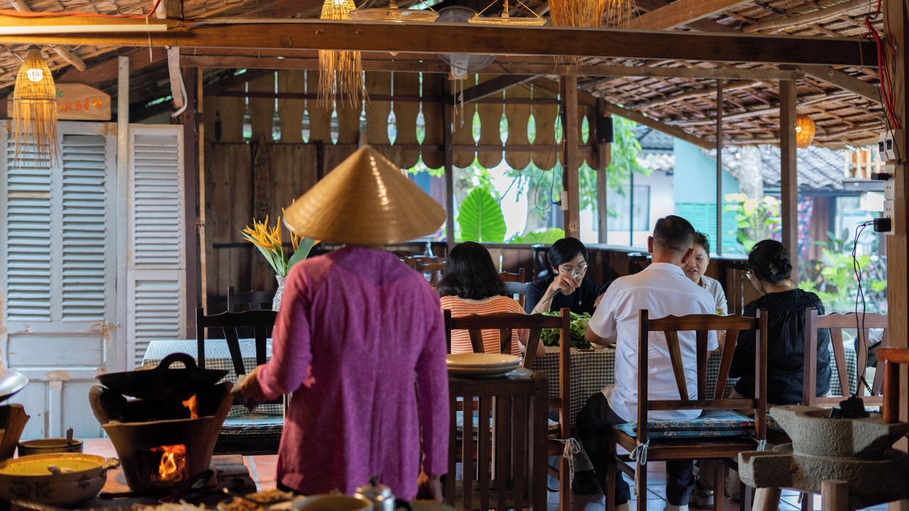 Photo of Others in Long Ho