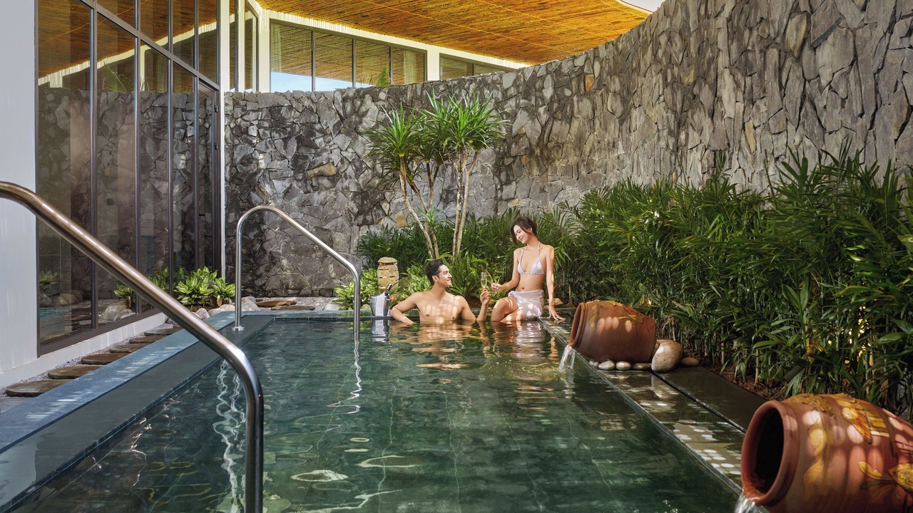 Photo of Others in Van Don