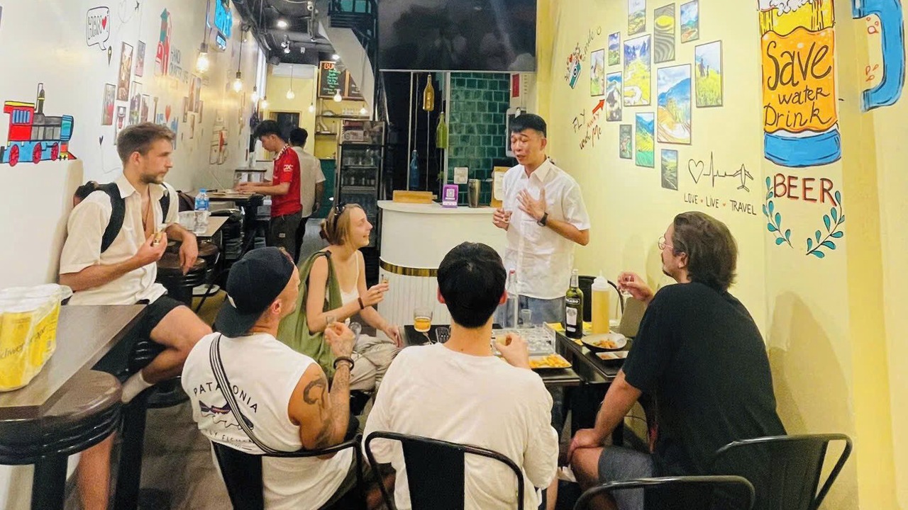 Photo of Others in Hang Buom