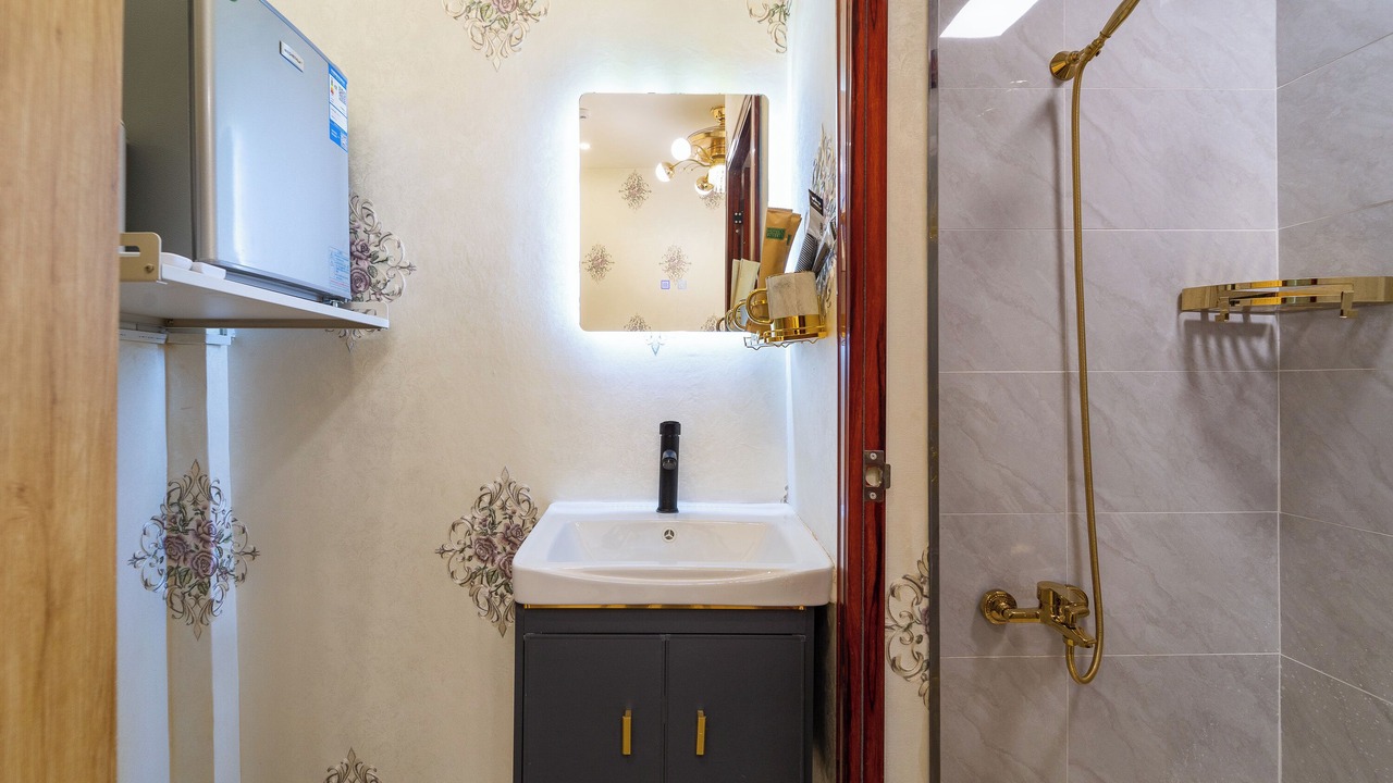 Photo of Bathroom in Nguyen Thai Binh