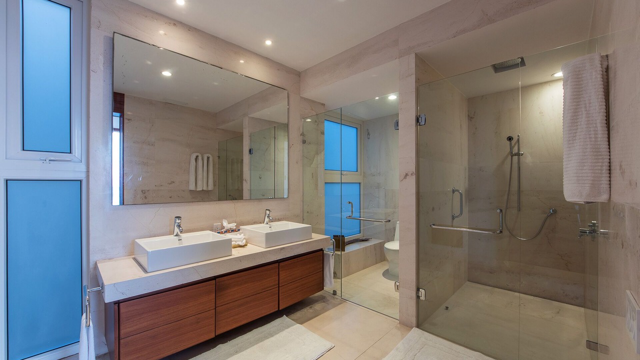 Photo of Bathroom in South Shore Hotel Area