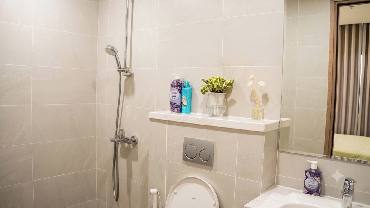 Photo of Bathroom in District 9